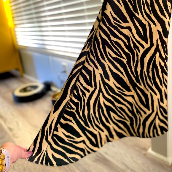 Jessica McClintock | Tan & Black Strapless Formal - Picture 2 of 4